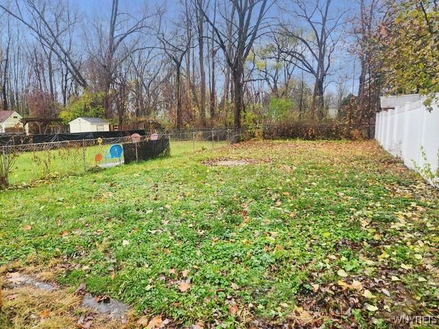 17 Beattie Ave, Lockport-City, NY 14094 - view of yard with fence