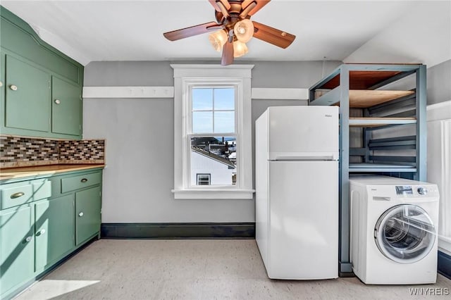 laundry room with ceiling fan and washer / dryer