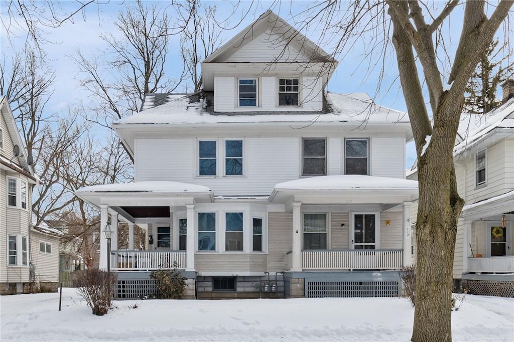 view of front of house featuring covered porch