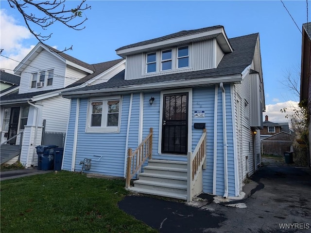 view of front of home with a front lawn