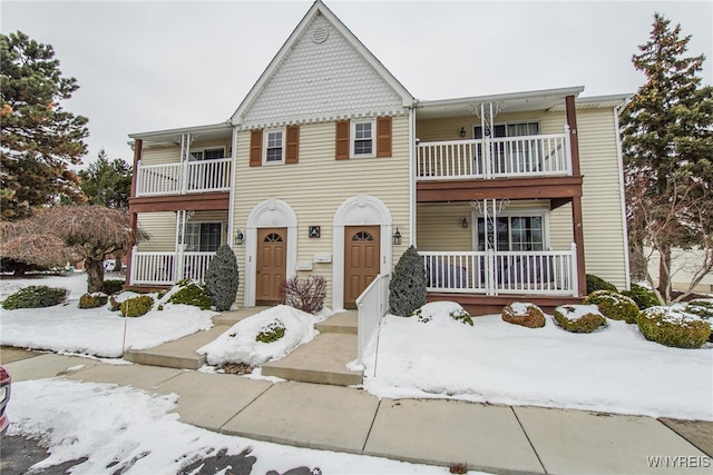 view of front of home featuring a balcony