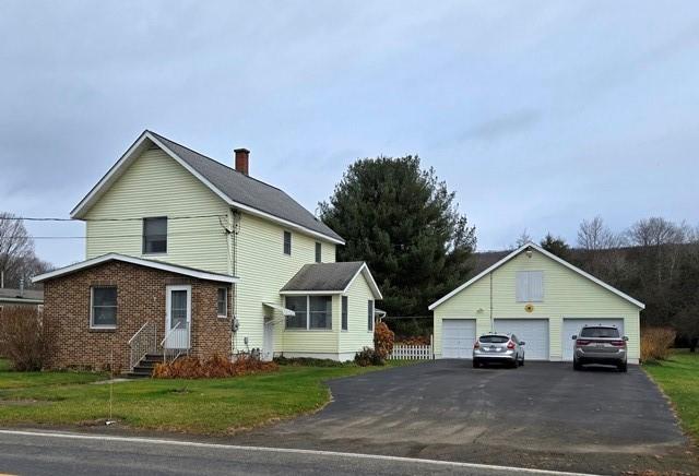 view of front of property featuring a garage and a front lawn