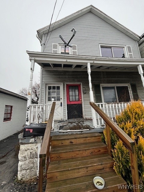 view of front of house featuring a porch