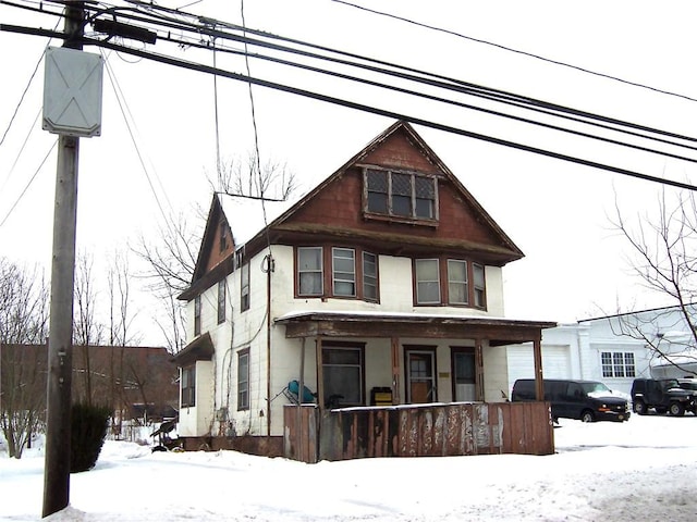 416 E Center St, Ridgeway, NY 14103 - view of front facade with a porch