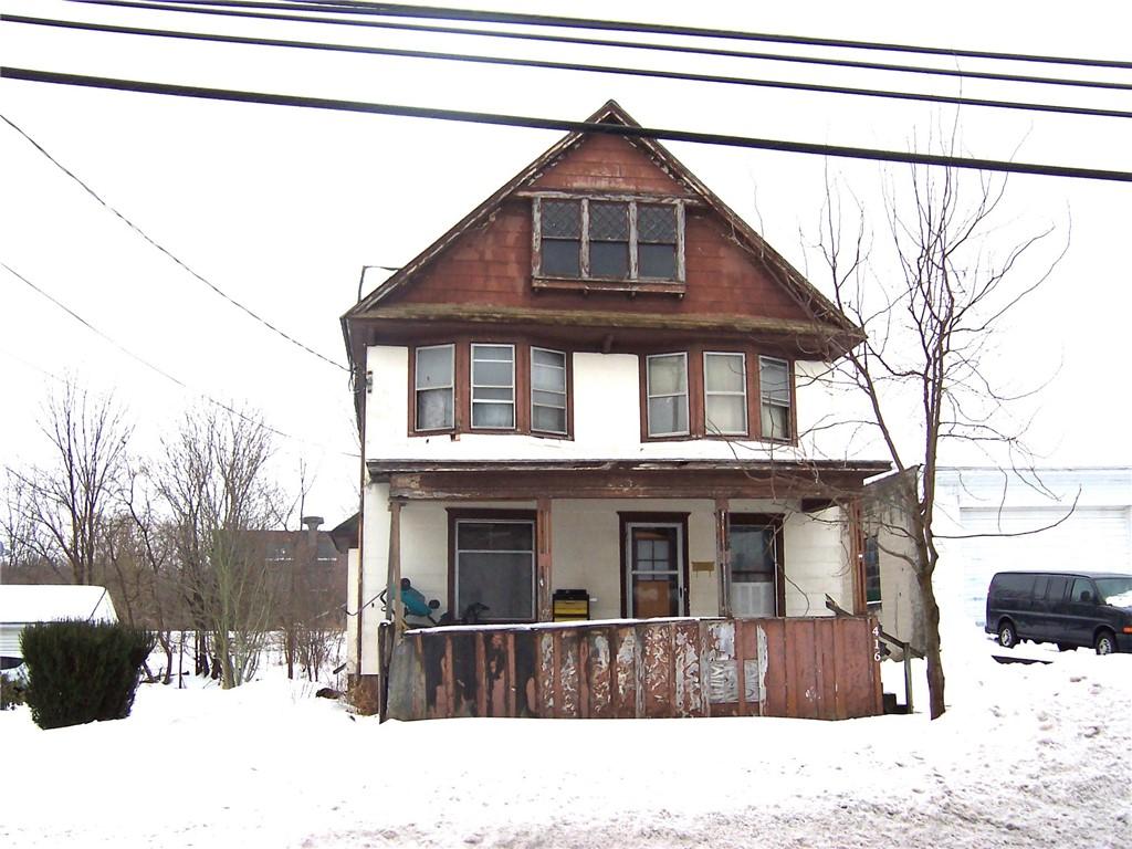 view of front facade featuring covered porch