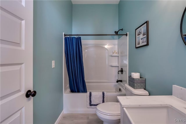 full bathroom featuring vanity, baseboards, shower / bath combo with shower curtain, and toilet