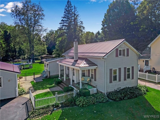 view of front of house with a front yard and covered porch