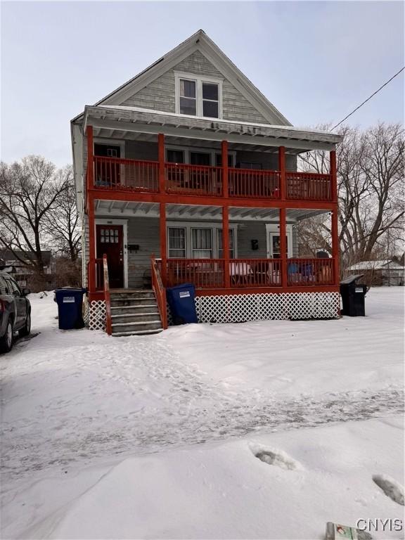 view of front of property featuring covered porch