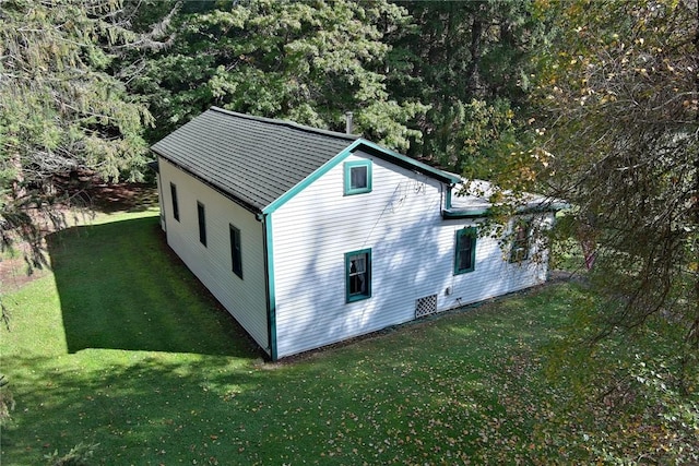 view of side of property featuring a yard