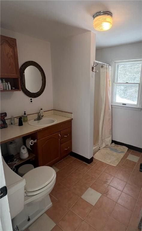 bathroom with a shower with curtain, vanity, and toilet