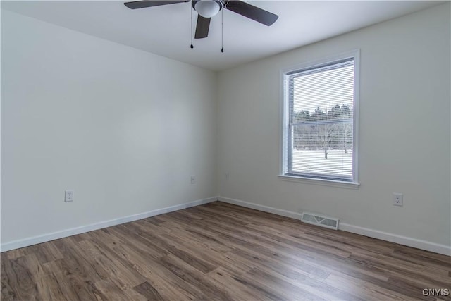 unfurnished room with wood-type flooring and ceiling fan