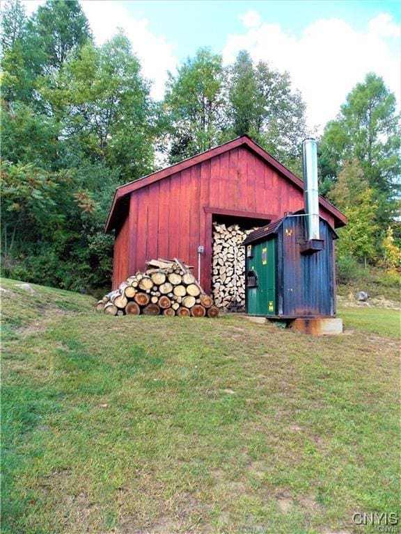 view of outdoor structure featuring a lawn