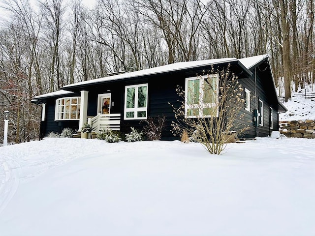 view of front of property