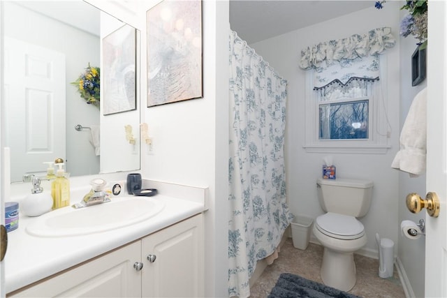 bathroom featuring a shower with curtain, vanity, and toilet