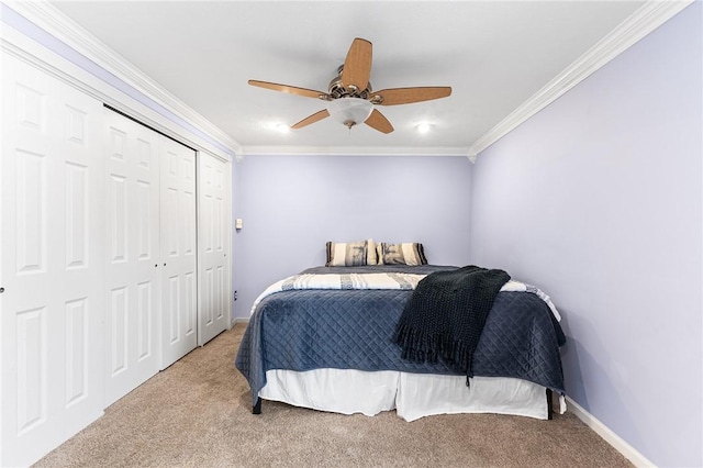 carpeted bedroom with crown molding, ceiling fan, and a closet