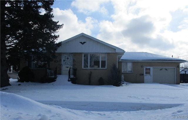 view of front facade with a garage