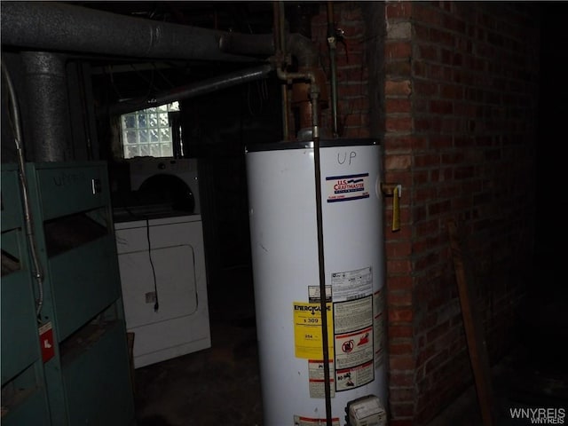 utility room with washer / clothes dryer and gas water heater