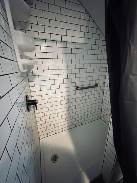 bathroom with tiled shower