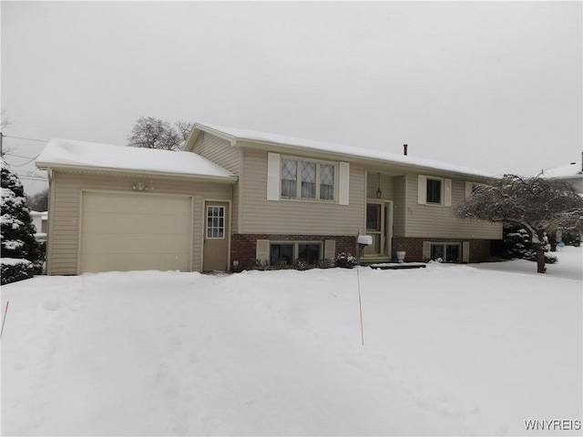 view of front facade featuring a garage