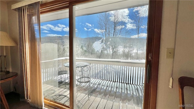 entryway with a mountain view