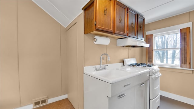 laundry area featuring cabinets and washing machine and dryer