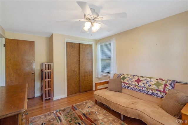 living room featuring hardwood / wood-style flooring and ceiling fan