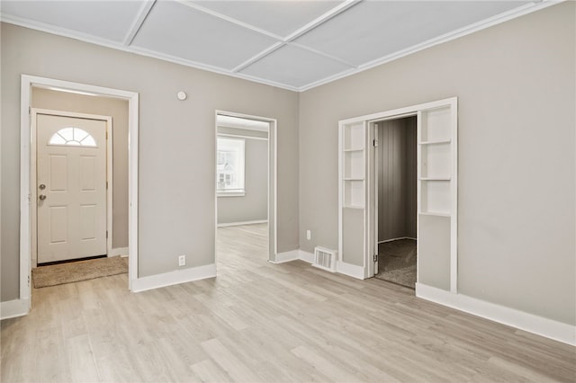 foyer entrance with light wood-style floors, visible vents, and baseboards