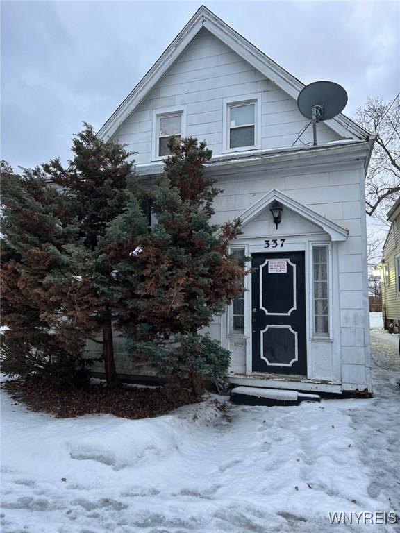 view of front of property