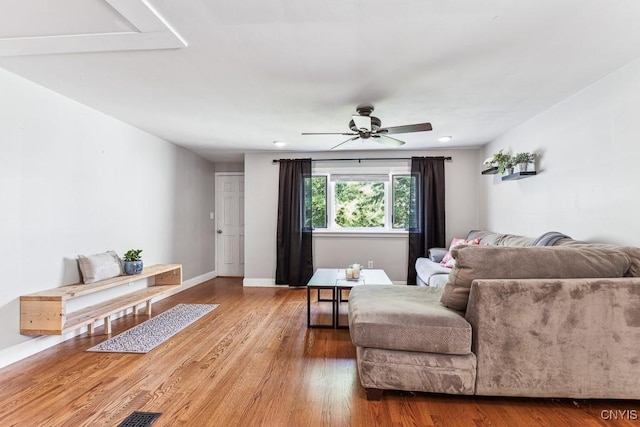 living room featuring hardwood / wood-style flooring and ceiling fan