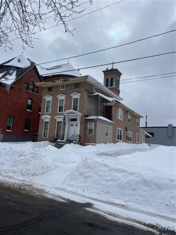 view of italianate-style house