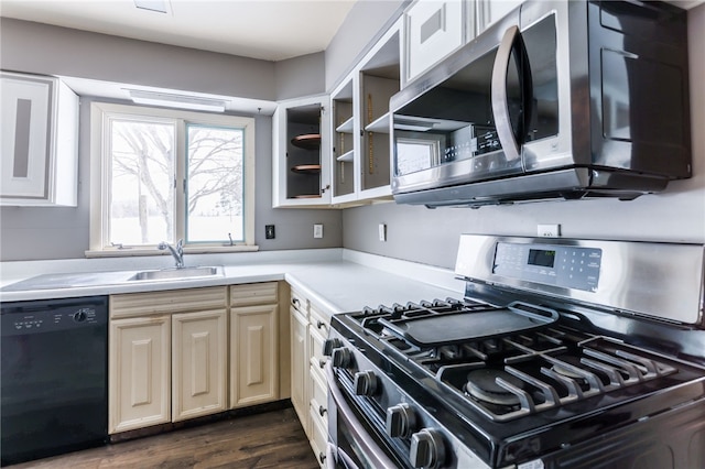 kitchen featuring dark hardwood / wood-style flooring, sink, stainless steel appliances, and cream cabinets