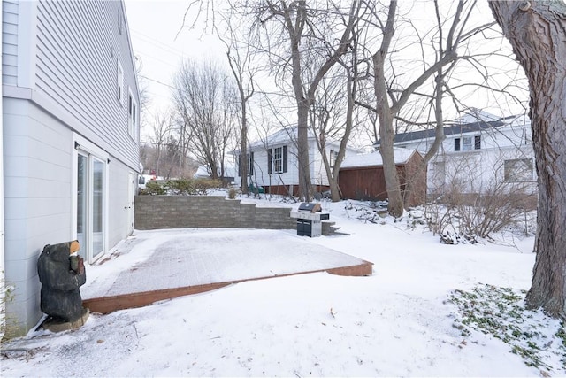 view of yard layered in snow