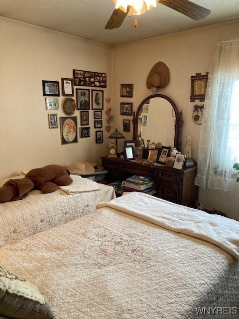 bedroom featuring a ceiling fan