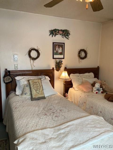 bedroom featuring ceiling fan