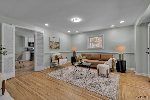 living area with recessed lighting, light wood-style flooring, and baseboards