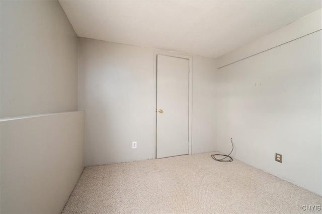 unfurnished room featuring carpet floors