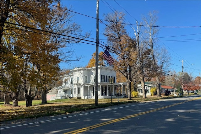 view of road featuring a residential view