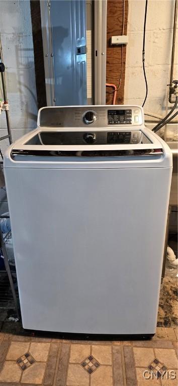 utility room with washer / dryer