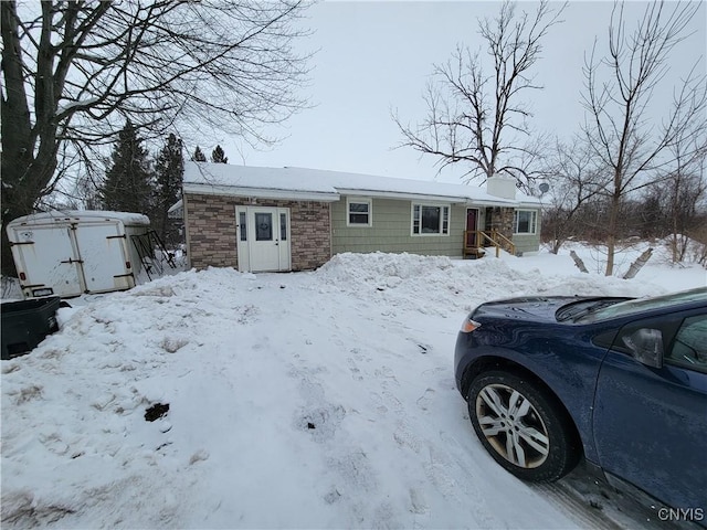 view of front facade with a garage