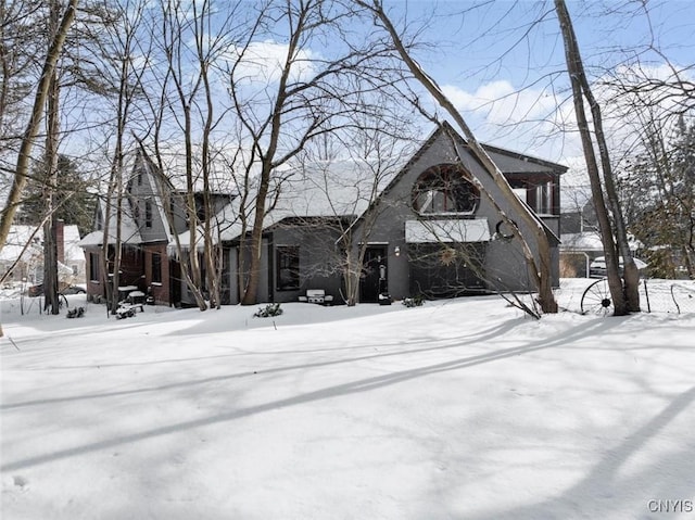 view of front facade featuring a garage