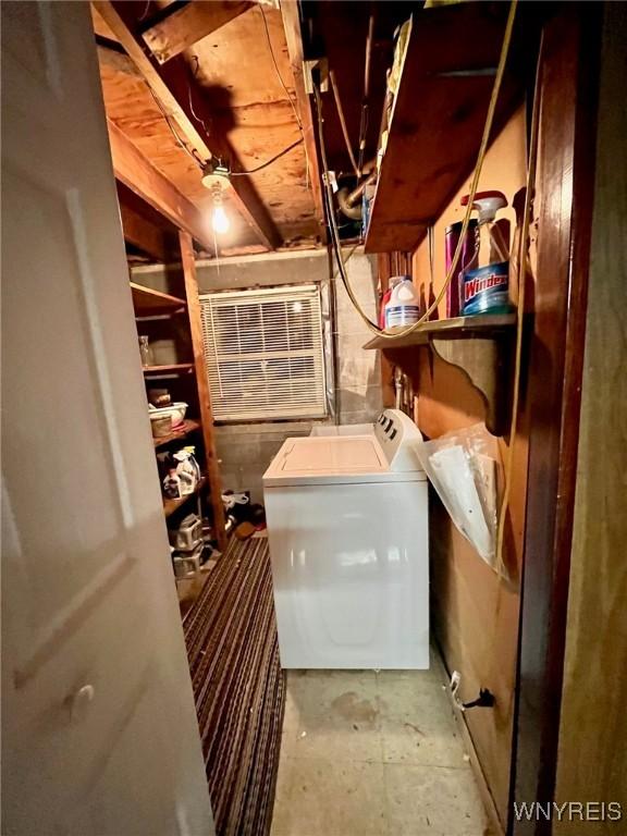 storage featuring washer / dryer