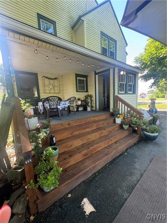 exterior space featuring a porch