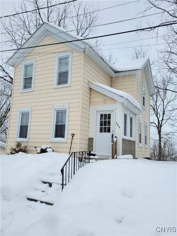 view of traditional-style home