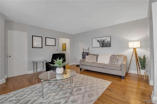 living area with light wood-style flooring and baseboards