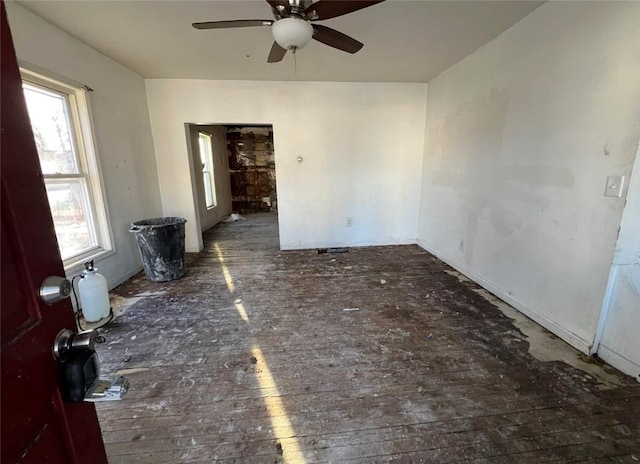 unfurnished room with plenty of natural light and a ceiling fan