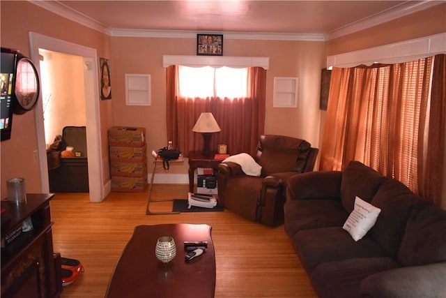 living room featuring light wood-type flooring and crown molding