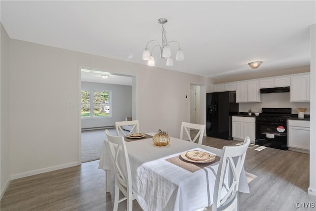 dining space with an inviting chandelier, light wood-style flooring, and baseboards