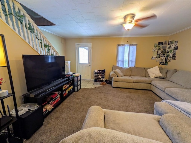 living room featuring carpet, crown molding, and ceiling fan