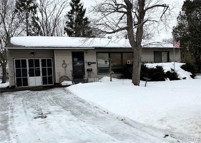 view of front facade with entry steps