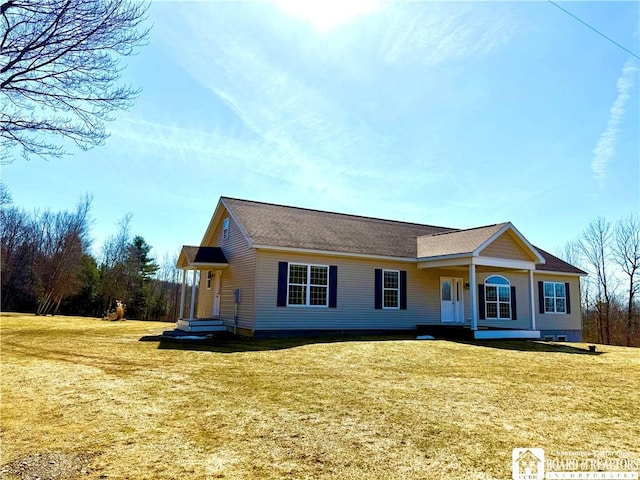 ranch-style home featuring a front lawn